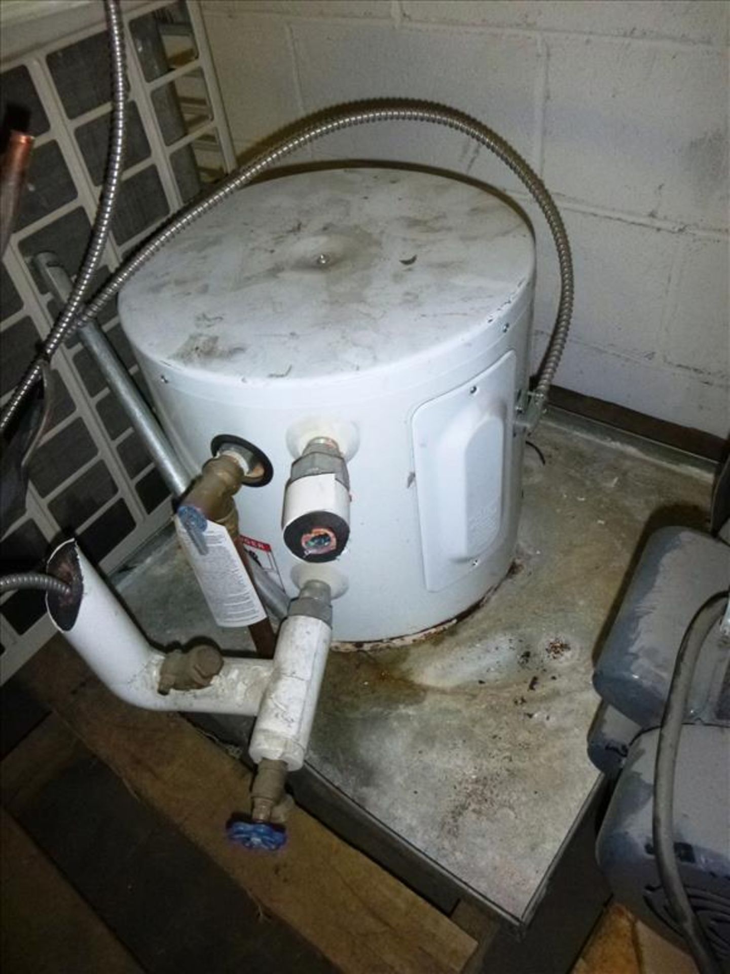 Rheem Electric Water Heater, mod. RE5, 23 litre tank (located in North York ON)