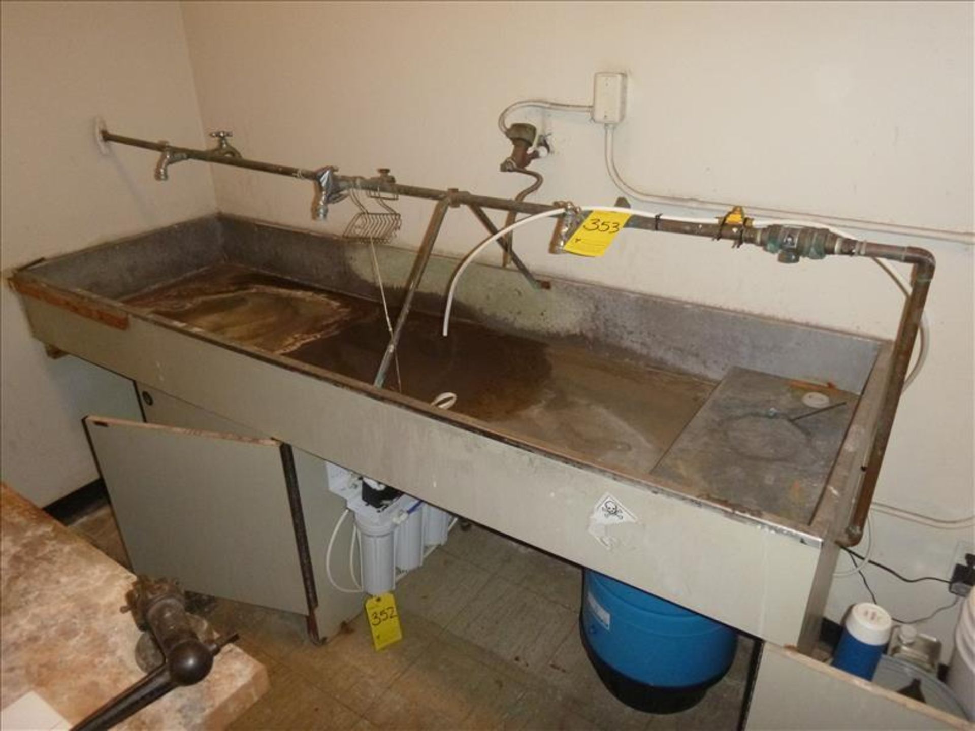 stainless steel lined sink 28 in. x 88 in. x 8 in.