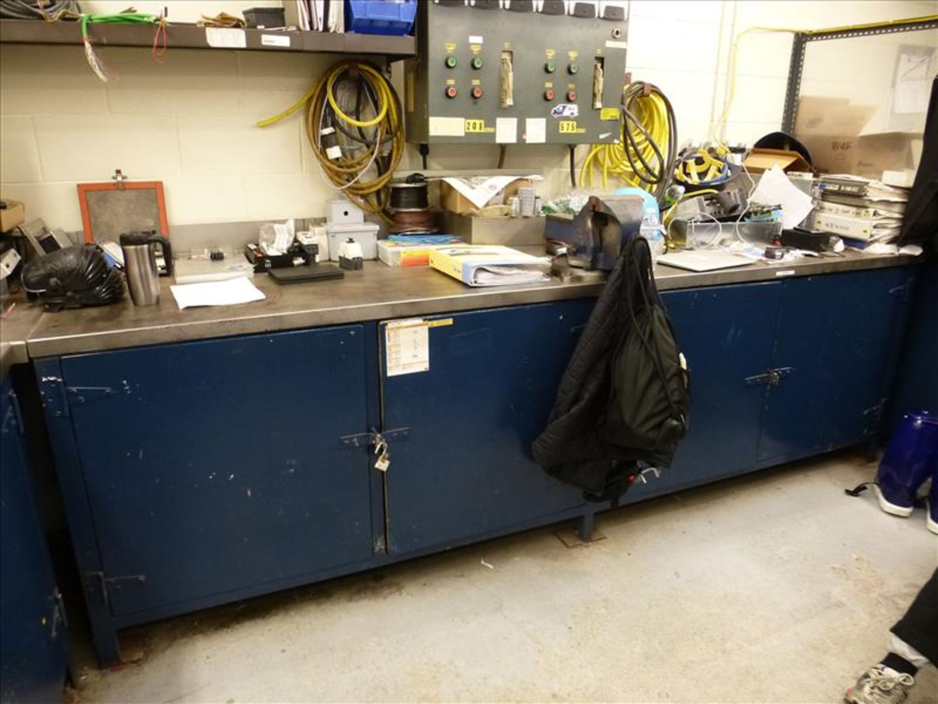 wood workbench c/w bench vise & metal top (located at 150 Bartor Rd Toronto ON Canada)