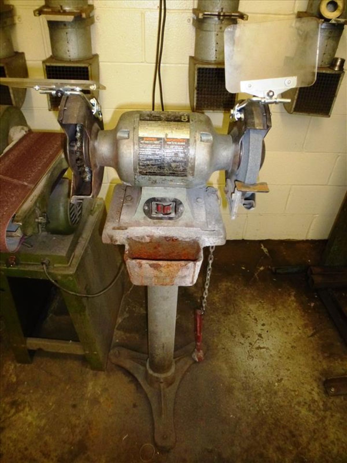 Delta 8 in. double-end pedestal grinder (located at 150 Bartor Rd Toronto ON Canada)