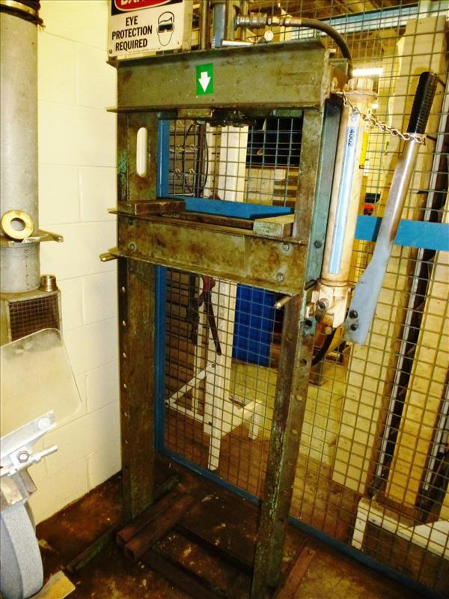 hydraulic press (located at 150 Bartor Rd Toronto ON Canada)