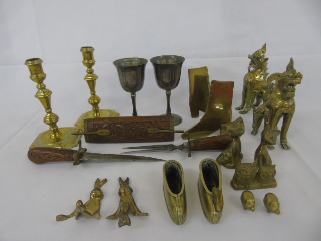 Box of brass and metal ware to include 2 oriental lions.