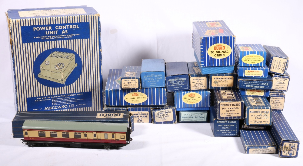 Collection of Hornby Dublo electric mode