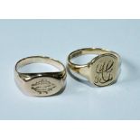 Two 18ct gold signet rings. Condition Report The design on the left one is a complex monogram - MC/