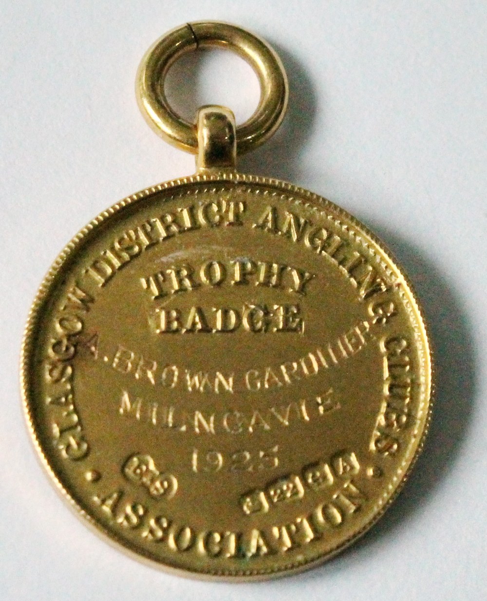 22ct gold medallion, 'Glasgow District Angling Club...Milngavie 1925'. Condition Report 9.4g