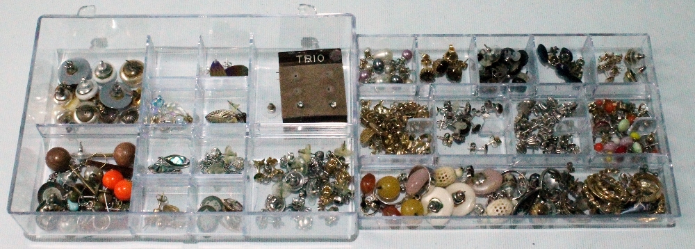 Various gold and other earrings.