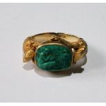Good late Victorian heavy 18ct gold signet ring with malachite cameo depicting a classical scene