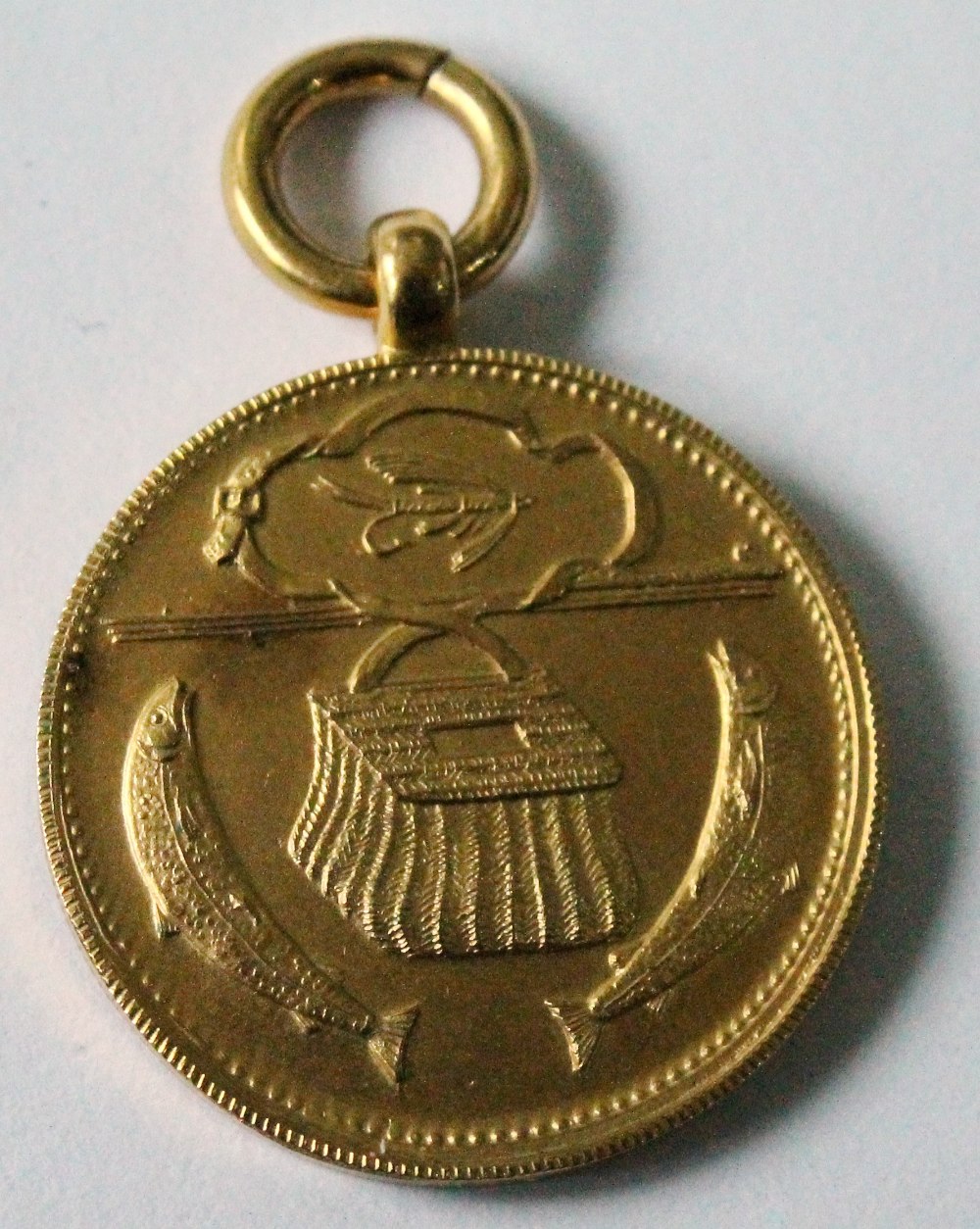 22ct gold medallion, 'Glasgow District Angling Club...Milngavie 1925'. Condition Report 9.4g - Image 2 of 2