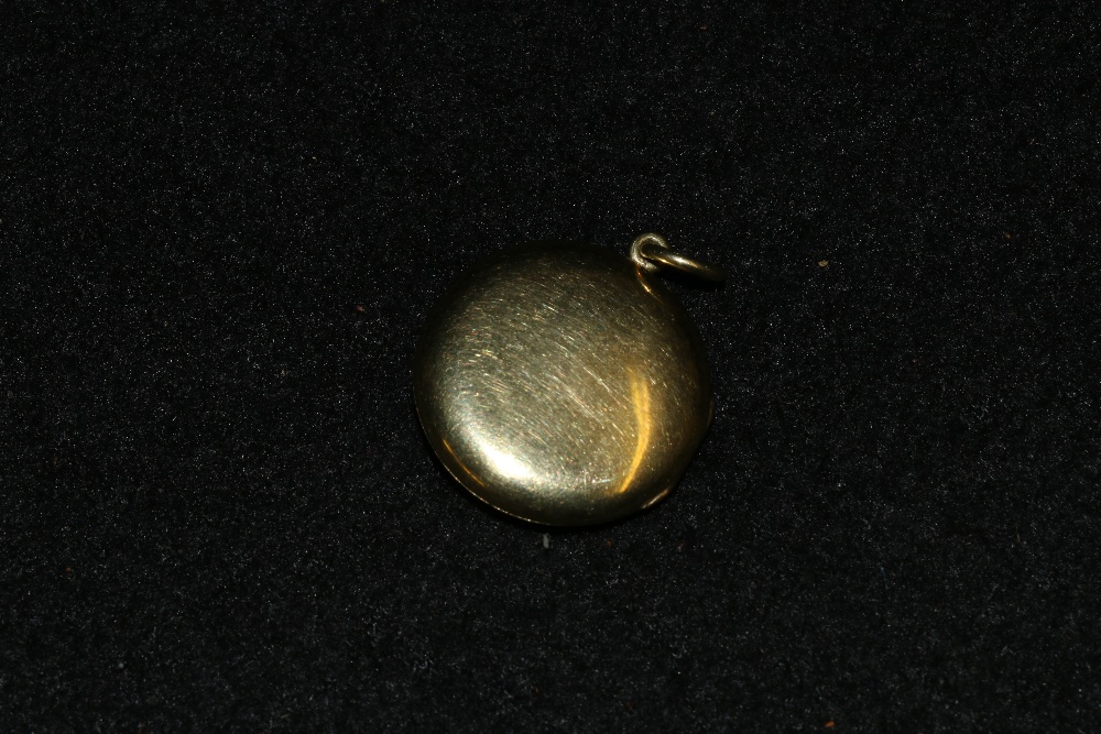 Edwardian circular enamel pearl set gilt locket with suspension ring. 25mm CONDITION REPORT: No - Image 2 of 3