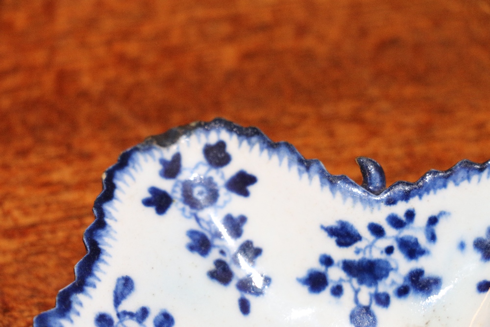 18th century blue and white pickle dish with floral decoration probably Bow CONDITION REPORT: - Image 3 of 4