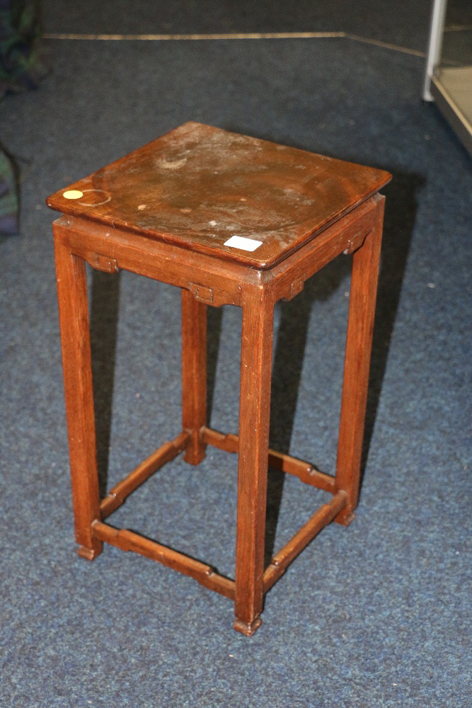 Oriental style lamp table