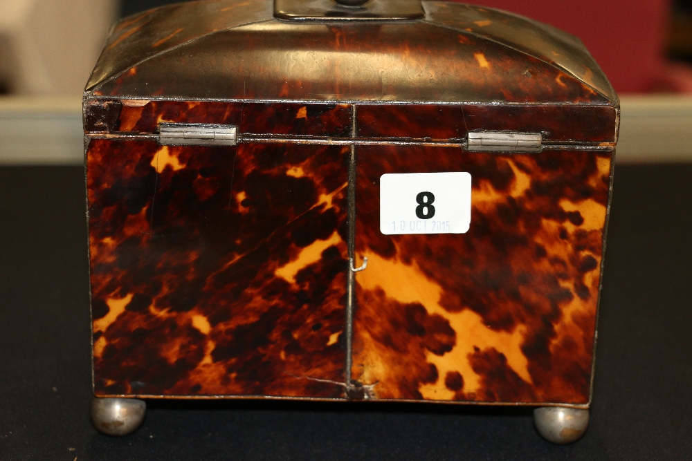 Regency tortoiseshell bowfronted two-division tea caddy on ball feet with spherical knop, 18cm x - Image 5 of 8