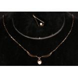 9ct gold pearl set pendant on chain, 4.