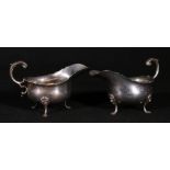 Pair of Edwardian silver sauce boats with acanthus handles and serpentine rims,