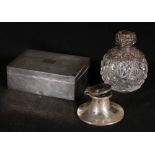 Edwardian silver mounted glass perfume bottle, Chester 1903, a capstain inkwell,