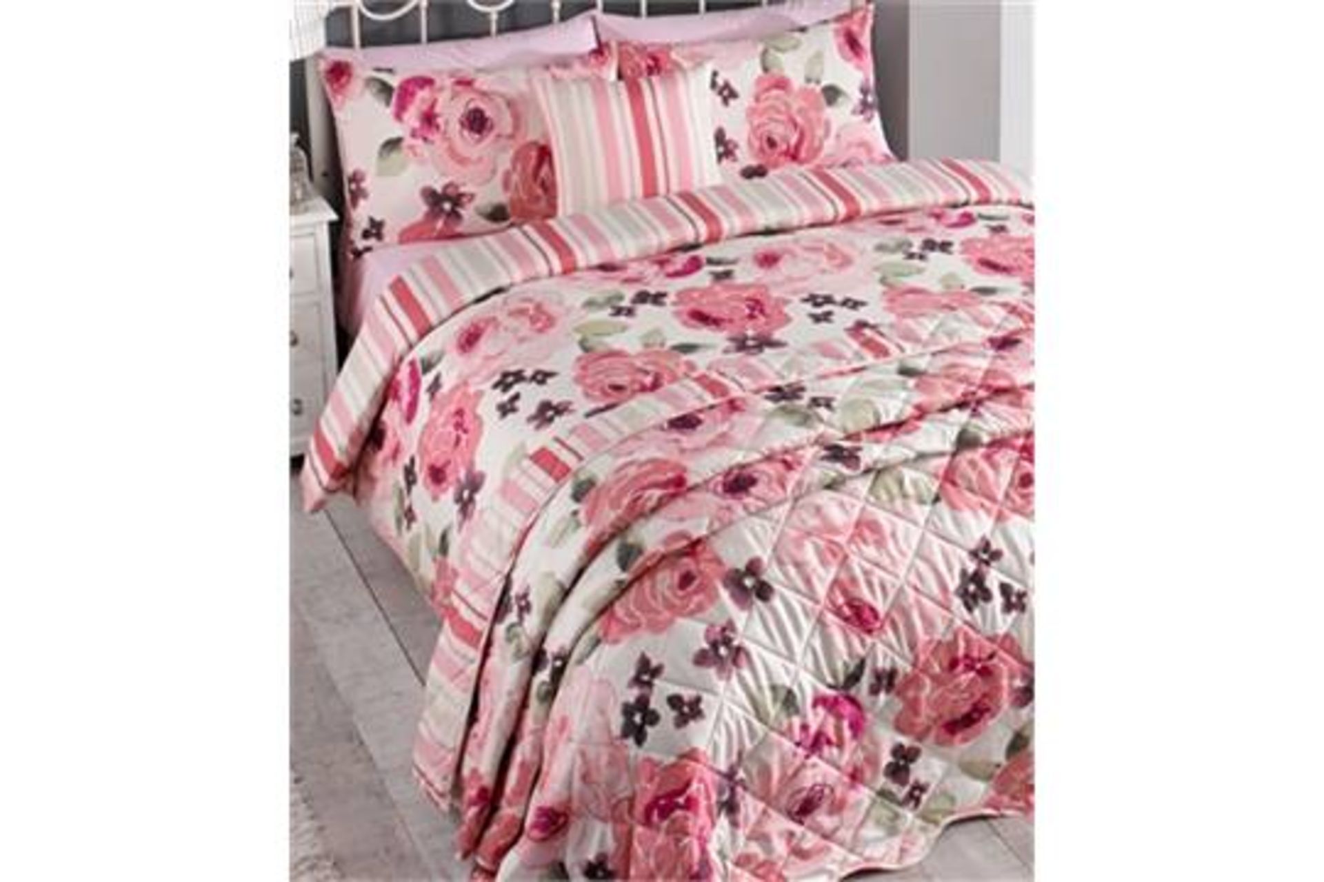 MOLLIE PINK COMPLETE BEDROOM ENSEMBLE WITH CURTAINS KINGSIZE RRP £149.99 (SHIPPING BAND A)