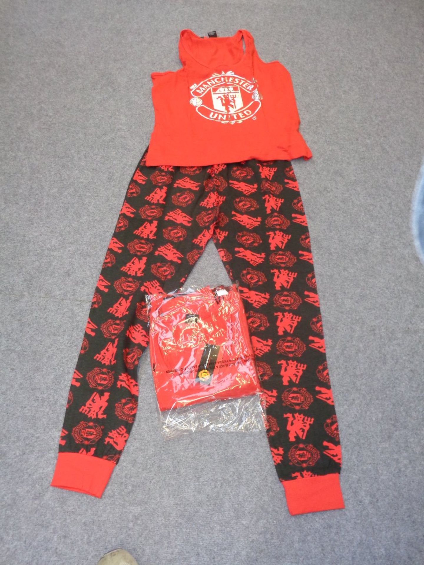 5 X ADULTS MANCHESTER UTD PYJAMAS  (DELIVERY BAND A)