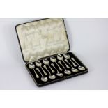 A cased set of twelve silver teaspoons W