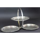 A Heath & Middleton silver plated folding cake stand, with Reg No 21607, Patent No 14-37-11,