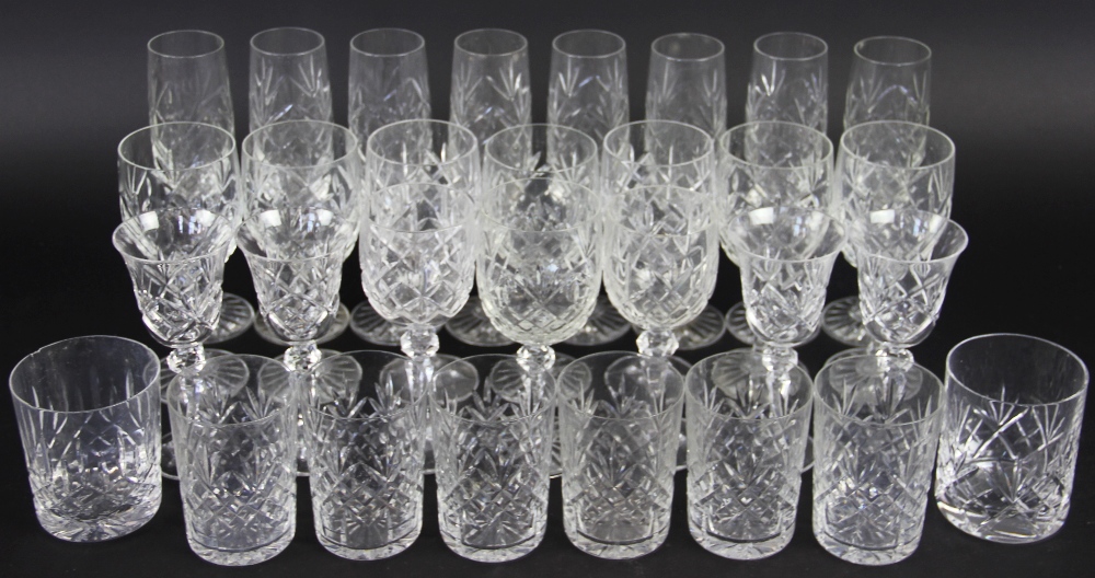 A collection of 19th Century and later glass wares; to include a muffin dish and cover; - Bild 2 aus 3