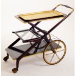 CARRELLO portabottiglie in mogano con guarnizioni e vassoio in ottone. Italia meta’ ’900 Misure: