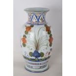 VASO in ceramica decorata stile Faenza. XX secolo Misure: h cm 41