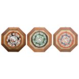 TRE PIATTI in ceramica Fine China decorati a motivi floreale, montati entro cornici ottagonali in