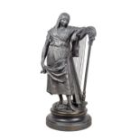 SCULTURA in bronzo raffigurante "suonatrice d'arpa". Primi '900 Misure: h cm 63