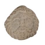 MASCHERONE in pietra. XX secolo Misure: cm 53