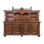 BUFFET Enrico II in noce massello con alzata. Francia XIX secolo Misure: h cm 248 x 60 x h 195