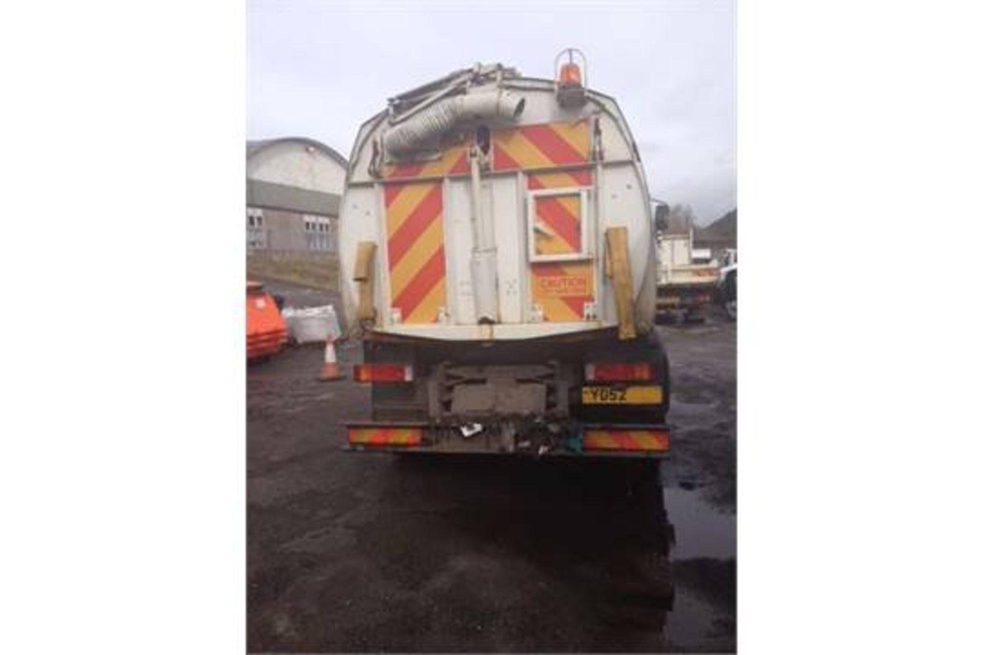 IVECO ML130E18 CHASSIS JOHNSON SWEEPER VT600 BODY - Image 9 of 23