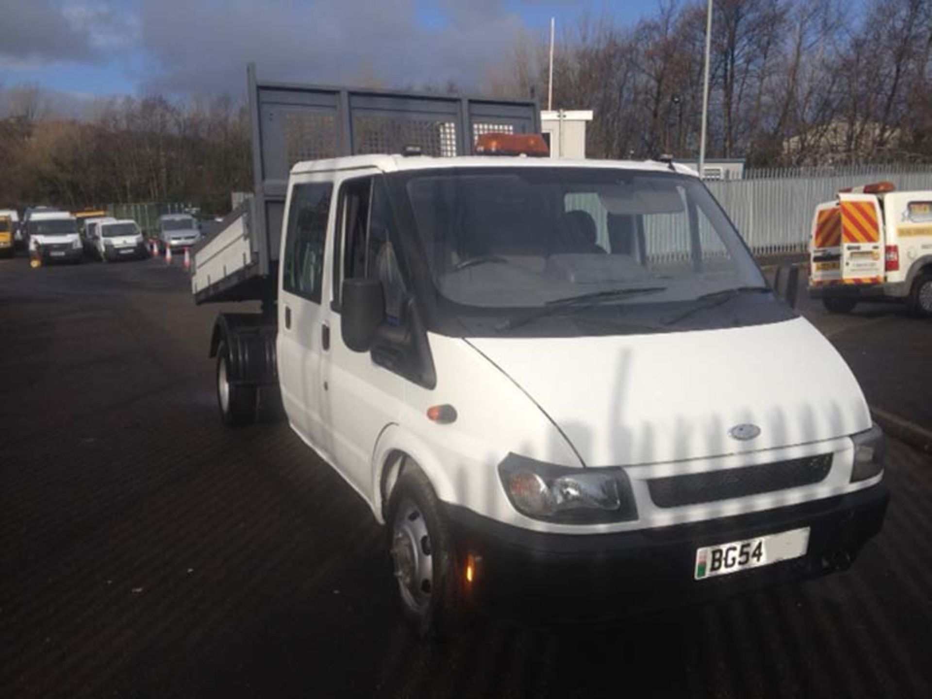 FORD TRANSIT CREWCAB TIPPER - Image 3 of 12