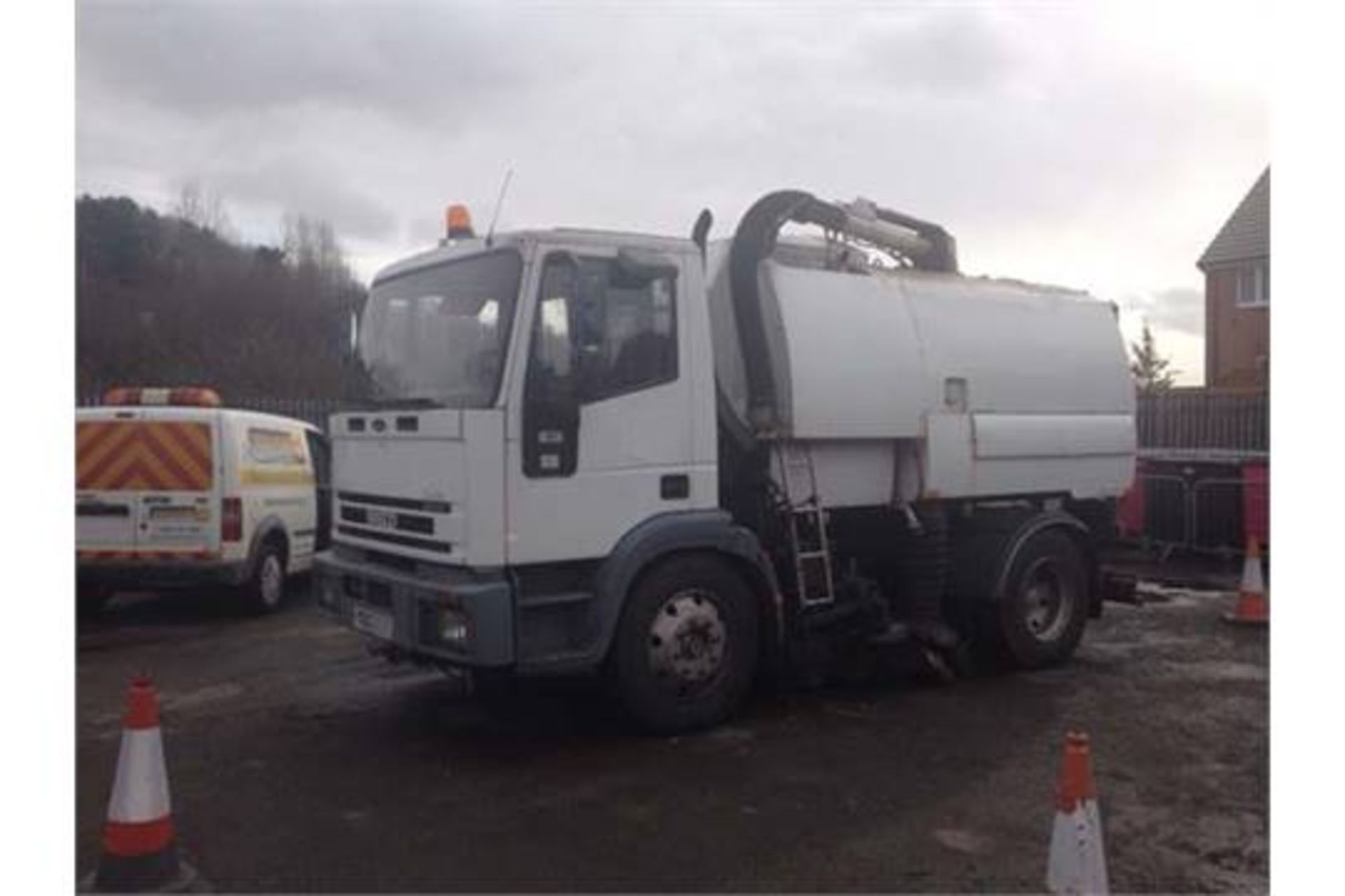 IVECO ML130E18 CHASSIS JOHNSON SWEEPER VT600 BODY - Image 2 of 23