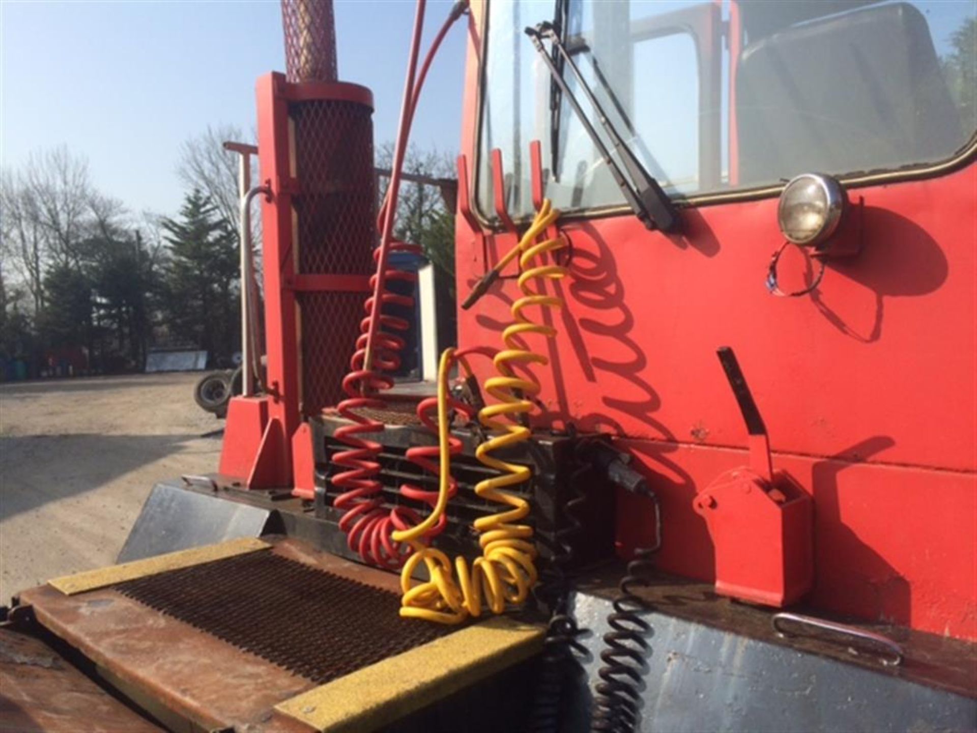 DOUGLAS TUG - Image 6 of 7