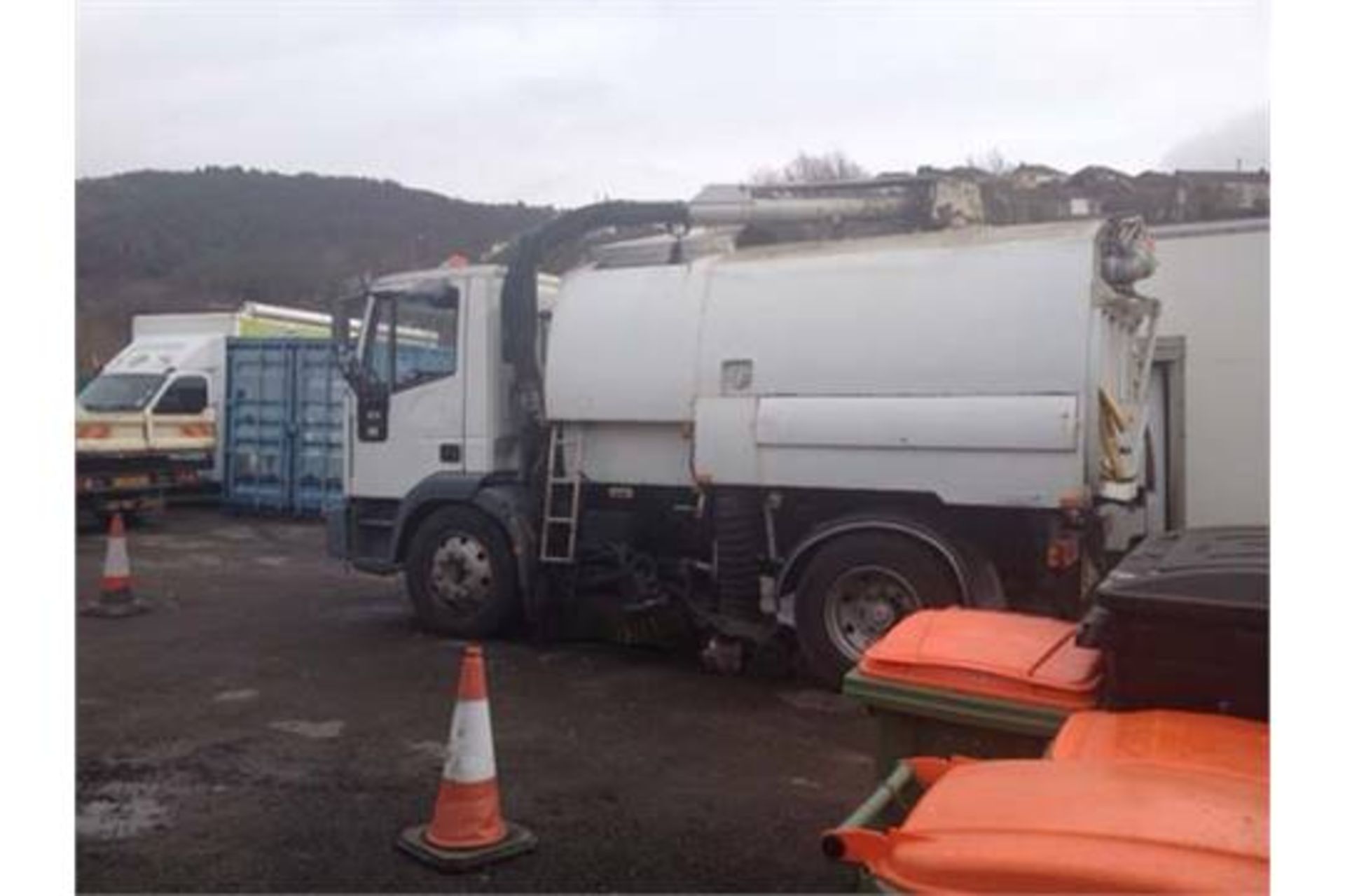 IVECO ML130E18 CHASSIS JOHNSON SWEEPER VT600 BODY - Image 3 of 23