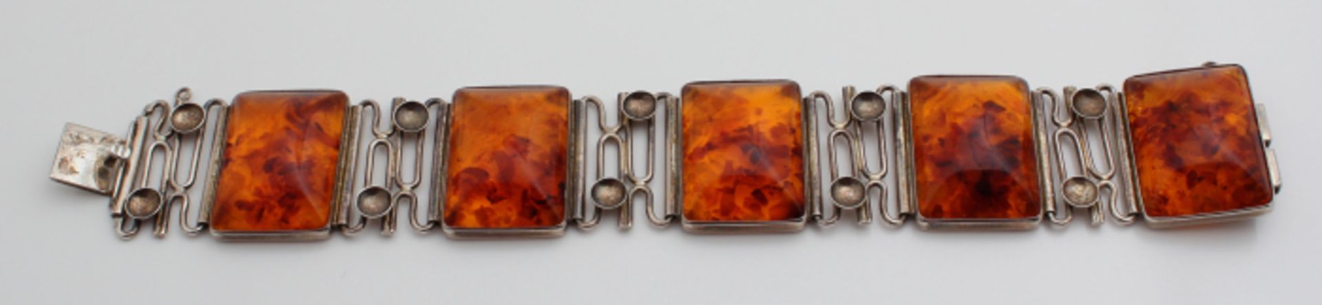 Bracelet with Amber. Beautiful silver bracelet with 5 large 835/000 links with large pieces of amber