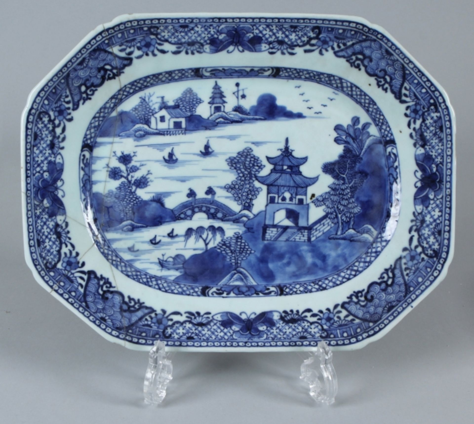 Chinese 18th century porcelain meat dish, Queng Long with landscape scenery 32,7x25,2cm. Glued