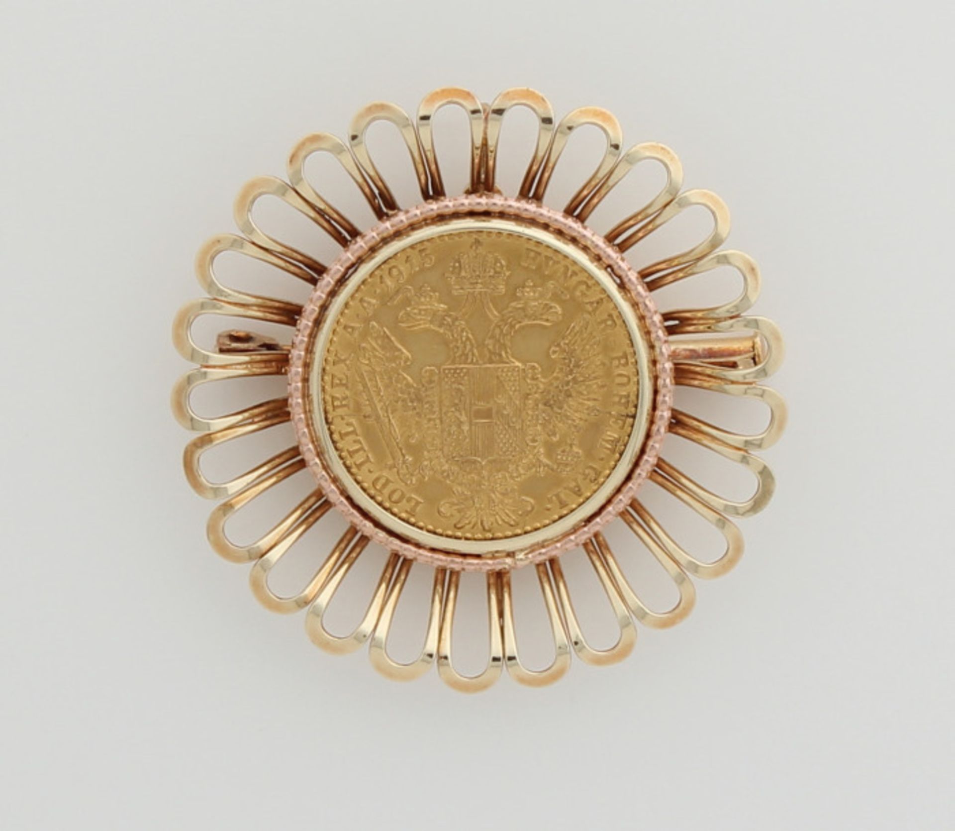 Brooch / Pendant GM 585/000 with mint. Pendant brooch with machined edge with a coin hungar-