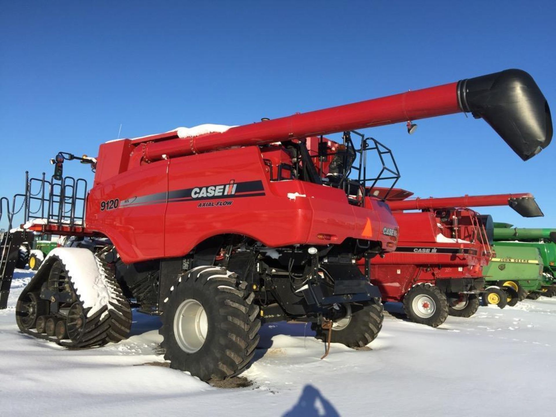 Lot 16 - 2009 Case IH 9120 Combine, auto steer, gps monitor , 36" factory tracks , 1200 sep hours, - Image 3 of 4