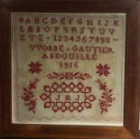 Yvonne Gautier Andouillé Marquoir sur grille brodé en rouge et monogrammé JMJ Daté 1916 (quelques