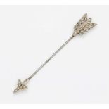 DIAMANT-REVERSNADEL.  England, um 1930.   Gelbgold, Silber, Gewicht: 3,0g. L.ca. 7,7cm. 35