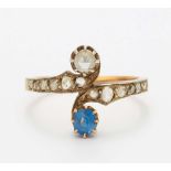 SAPHIR-DIAMANT-RING.  Wohl England, um 1930.   Gelbgold, Silber, Gewicht: 2,3g. EU-RM: 54,5. 13