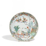 CHRYSANTHEMUM PLATE. PORCELAIN FAMILLE VERTE.Qing dynasty, Kangxi Dynasty, 18th century.Porcelain