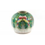 gember pot
Chinees porseleinen gemberpot met polychroom decor van tabaksbladeren en vlinder, 19e