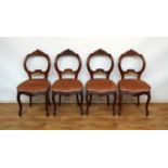 set van 4 kuifstoelen
set van 4 mahonie biedermeier stoelen met gestoken kuif, bekleed met velours