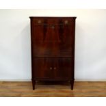 secretaire
Hollandse mahonie directoire secretaire a abbatant met lade, rechte schrijfklep en 2