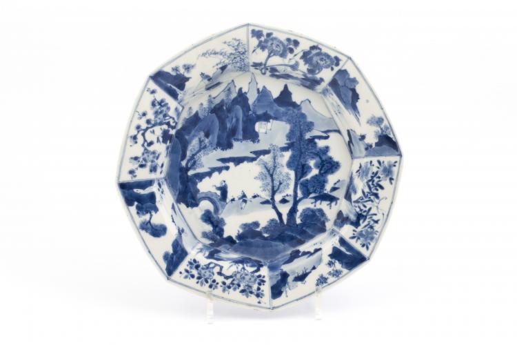 Chinese schotel met decor van rivierlandschap
octagonale blauw/wit Chinees porseleinen schotel met