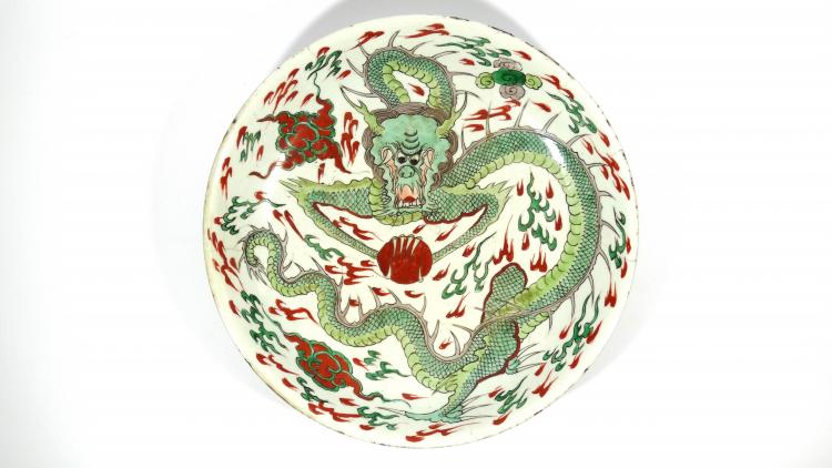 draak schotel
Chinees porseleinen schotel met famille verte decor van draak, 17e eeuw, diam. 33