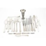 lot divers zilver
lot zilver waaronder 16 stuks Zwitsers bestek met vis- tafel- en dessertcouverts