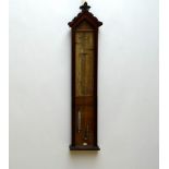 Fitzroy barometer
eiken Fitzroy barometer met papieren schaalplaten, 19e eeuw, h. 116 cm.